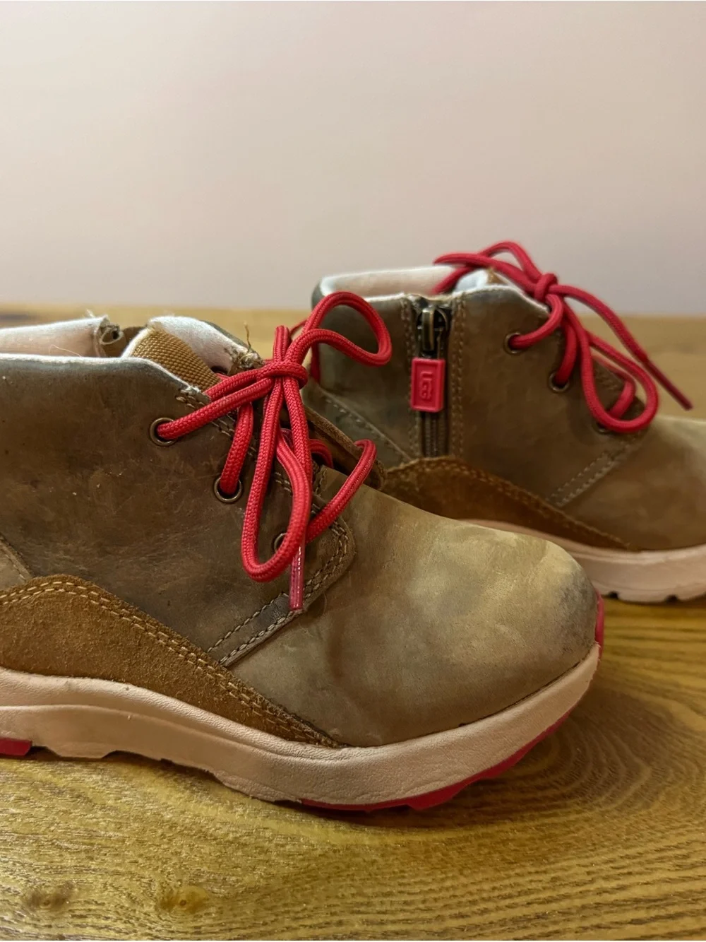 UGG Kids Brown Leather Ankle Boots with Red Laces 9C